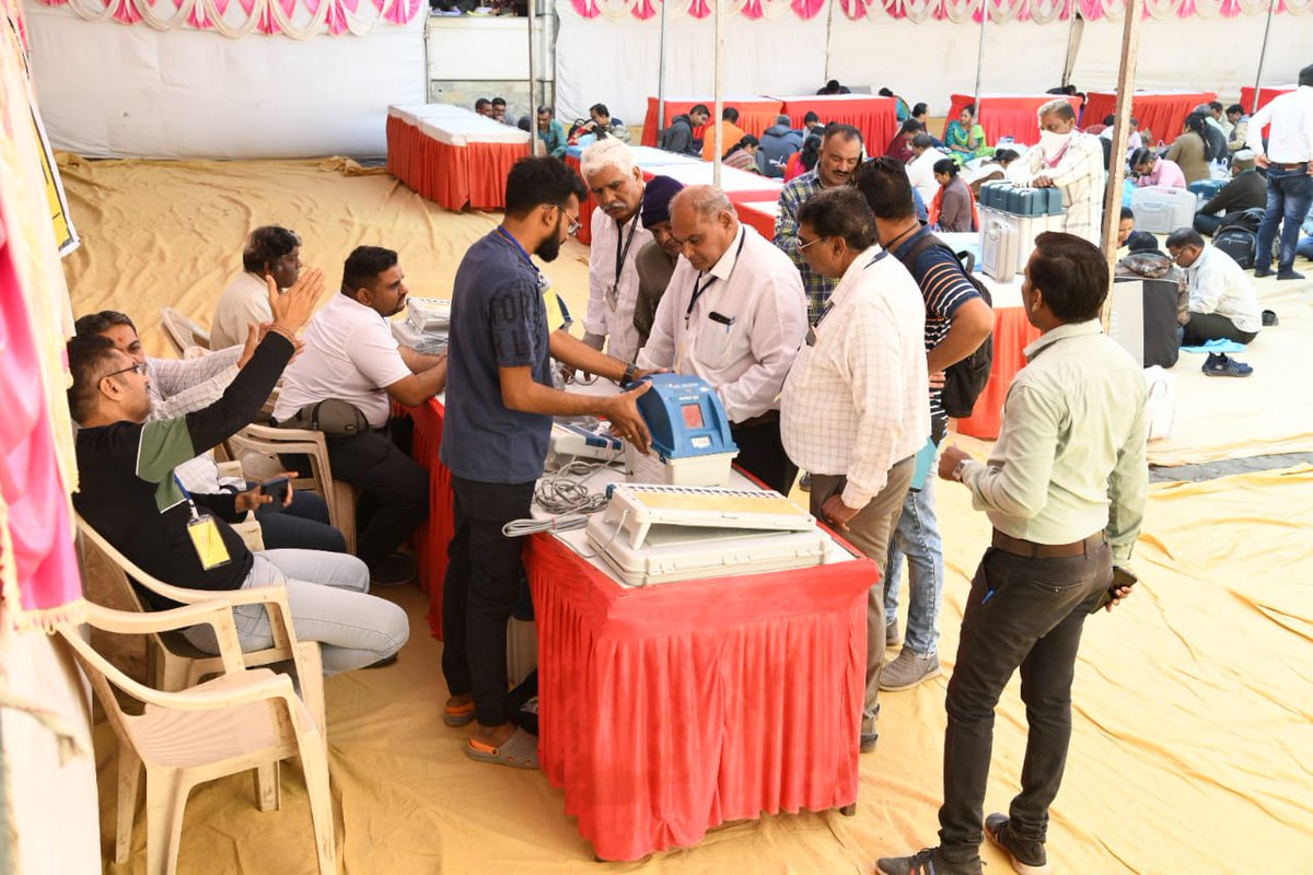 રાજકોટ શહેરના દક્ષિણ, ગ્રામ્ય અને પશ્ચિમ વિસ્તારો ના ૬૯૪ મતદાન મથકો કાર્યરત કરવા રીસીવિંગ અને ડિસ્પેચની કામગીરી કરાઈ: ૨૯૪૩ કર્મચારીઓ ફરજ પર. સખી, દિવ્યાંગ, યુથ, મોડેલ અને ઇકોફ્રેન્ડલી મતદાન મથકો દ્વારા મતદારોને મતદાન માટે સુગમતા પુરી પડાશે <a href="/CEOGujarat/">Chief Electoral Officer, Gujarat</a> <a href="/ECISVEEP/">Election Commission of India</a> <a href="/SpokespersonECI/">Spokesperson ECI</a>