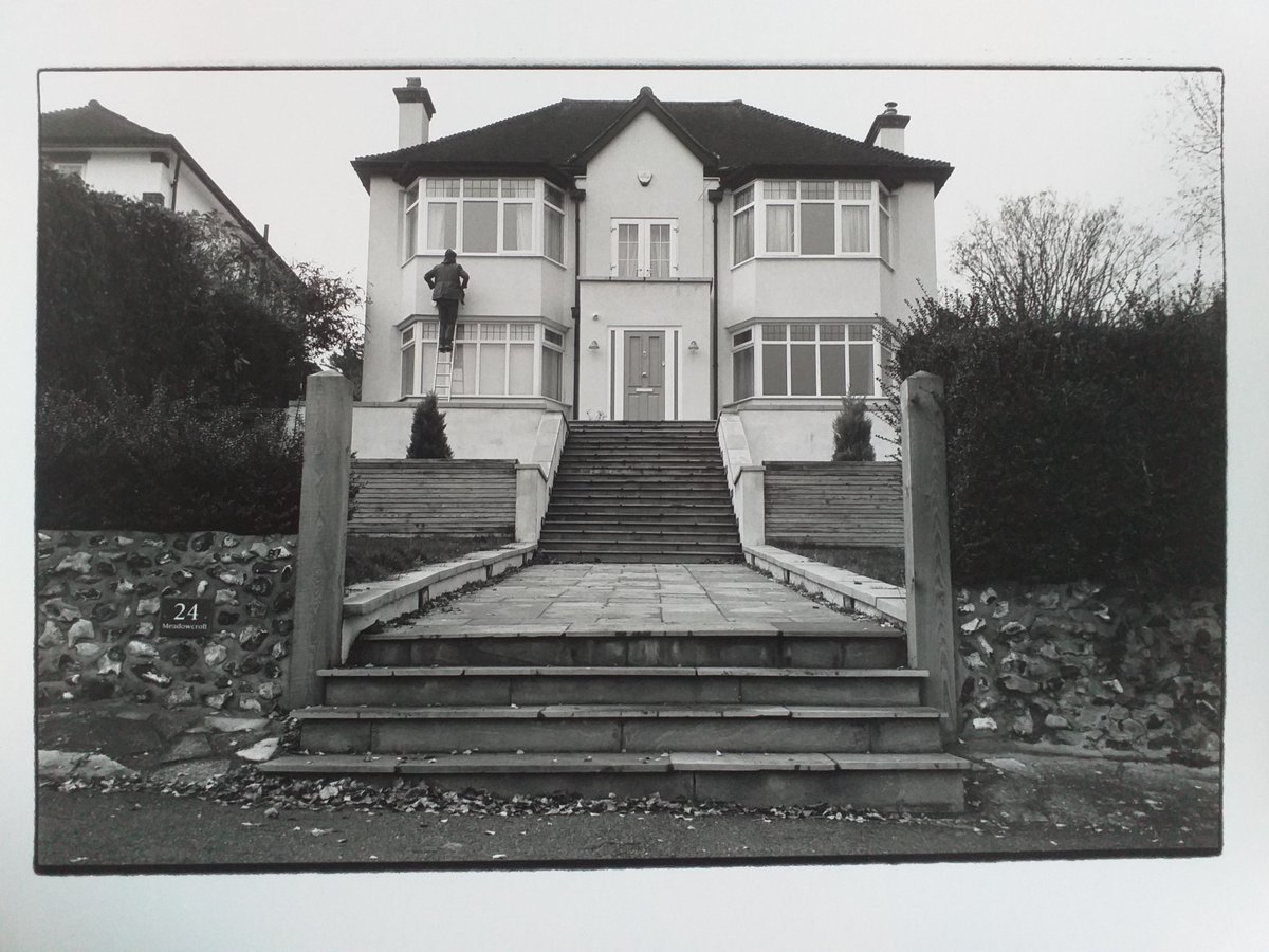 nicholas_sack's tweet photo. Purley, London, 2020
Curious houses no. 7. Silver gelatin print
#London #Purley #streetphotography #house #figure #suburb #blackandwhitephotography #monochrome #analogue #film #bnw #city #town #suburbia #detached #ladder #hedge #shrub #windows #steps #pavement #gateposts #winter https://t.co/U6ZFIY0Utt