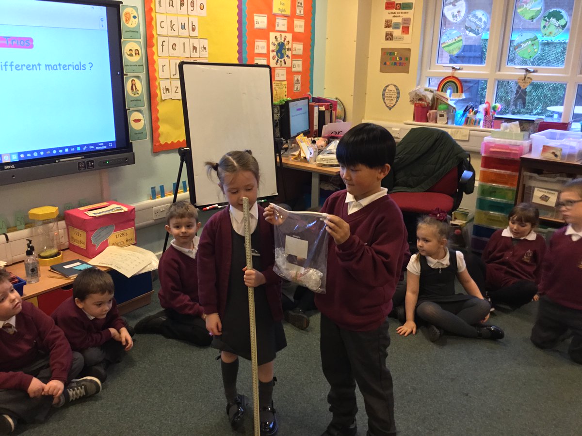 RimroseHope's tweet photo. 1/2B had fun carrying out a simple test in science to see which material was the most suitable for a protective suit for Humpty Dumpty #materials #properties #simpletest https://t.co/A4qhbyp0ZH