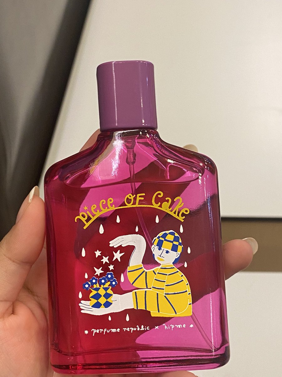 fayQRA's tweet photo. Kemaren liat di store amplaz langsung beli parfume superrrr gemesss dan wangi iniii!! Simpen sini dulu, kalo udah mendalami setiap wewangian ini mau review wkwk https://t.co/WI9EeKrajY