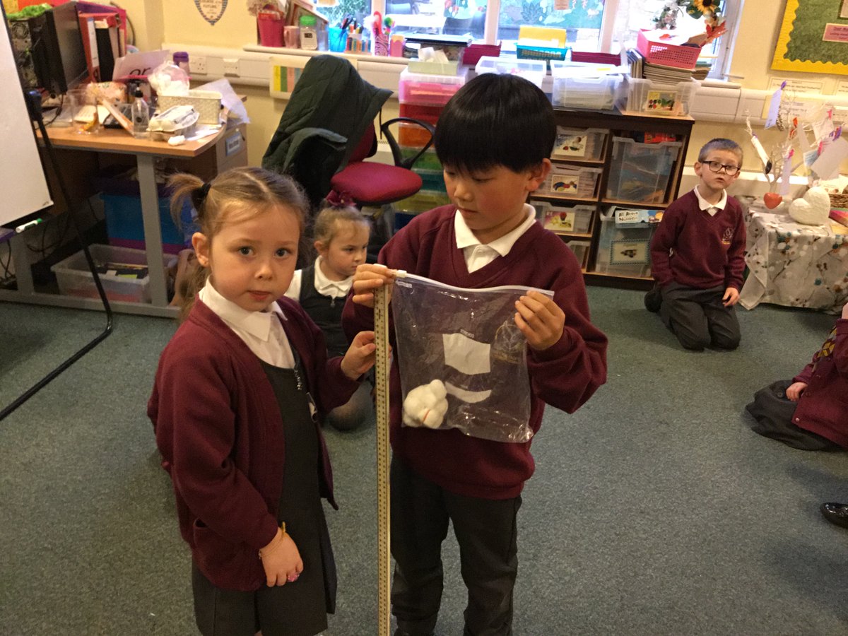 RimroseHope's tweet photo. 1/2B had fun carrying out a simple test in science to see which material was the most suitable for a protective suit for Humpty Dumpty #materials #properties #simpletest https://t.co/A4qhbyp0ZH