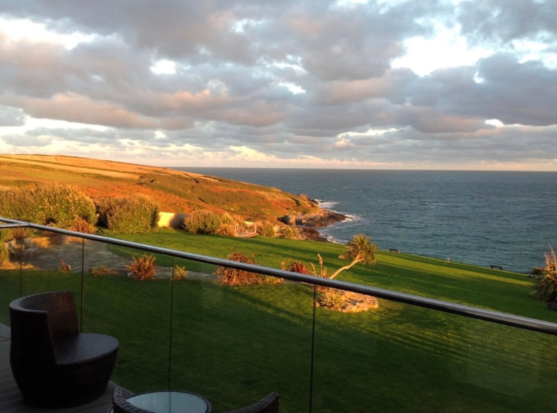 Lovely evening light from the balcony in Apartment 8. This is a large three bedroomed apartment which is still available from 20th - 27th December, so why not bring the family down for a 'home-from-home' Christmas overlooking the stunning Crantock beach?
