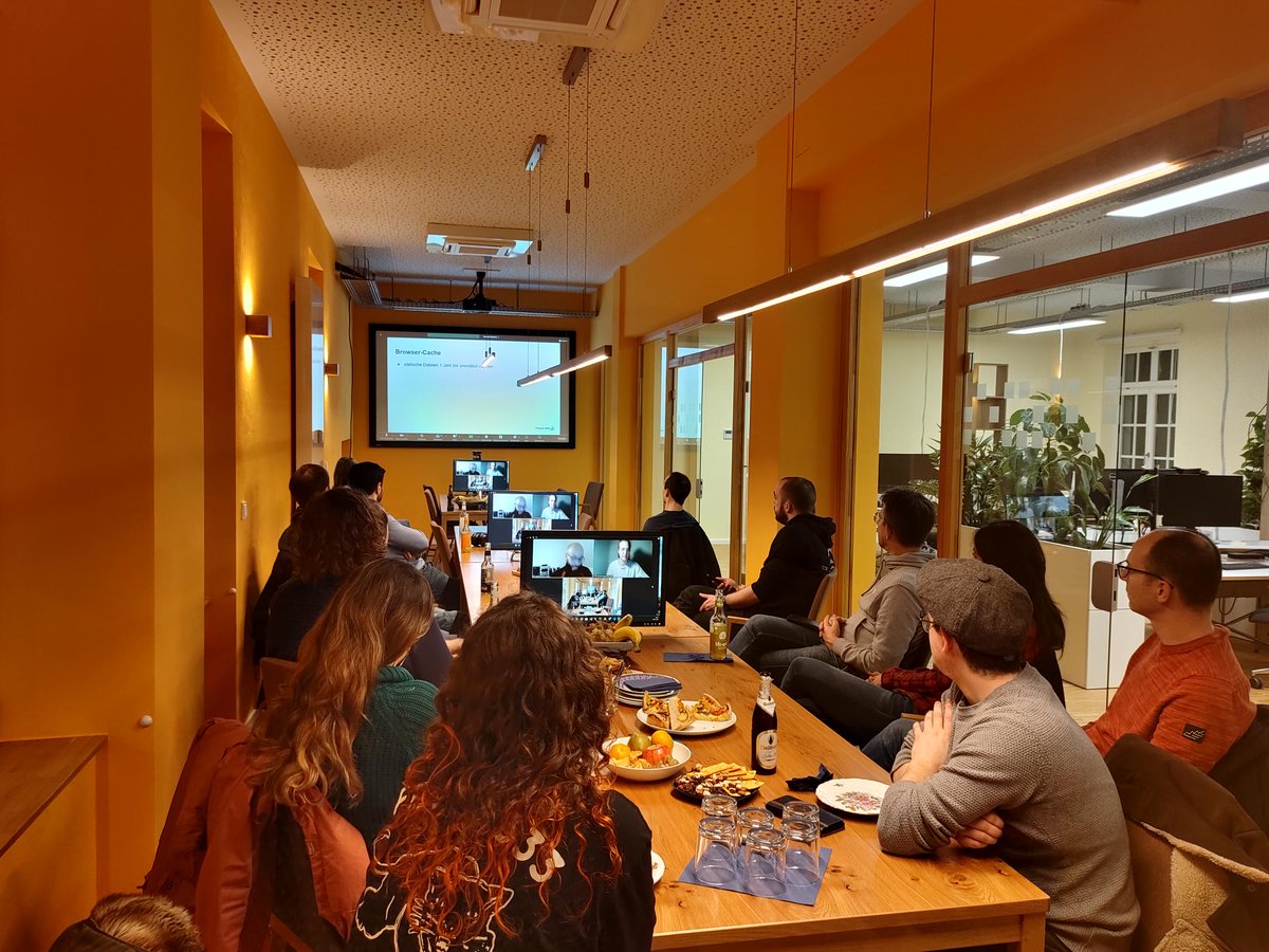bluehands_de's tweet image. Was für ein Fest gestern über #GreenSoftwareDevelopment. Super Input und Diskussionen zu klimafreundliche Websites von °Cleaner Web mit Hannah Magin und Michael Voit. Wir hatten ein entspanntes und gutes Miteinander. Save the date: 13.12. - Blauer Engel für Software.