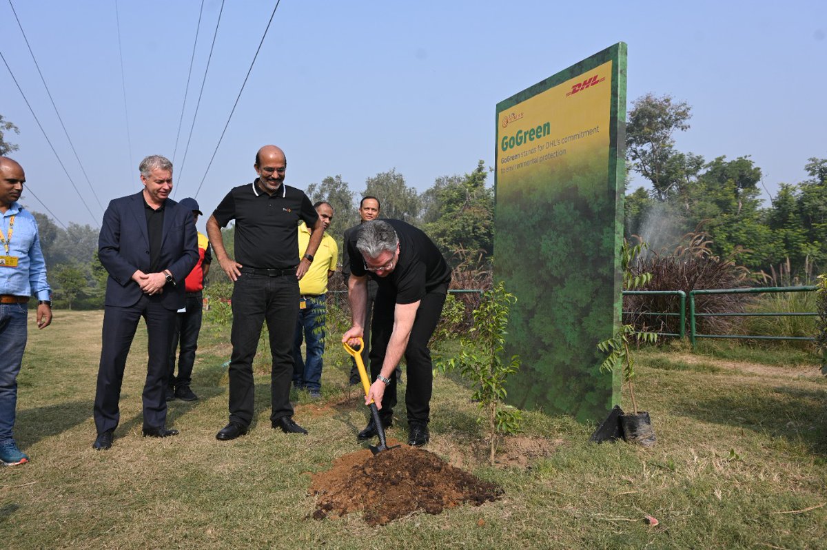 DHLExpressIndia's tweet photo. “When we plant trees, we plant the seeds of love and hope.”
With this goal in mind, #DHLExpressIndia, in collaboration with @Sankalp_Taru planted 300 plants today at Ashoka Park, Okhla, Delhi, and donated 33455 Euros towards the foundation. https://t.co/CYn5egSEwX
