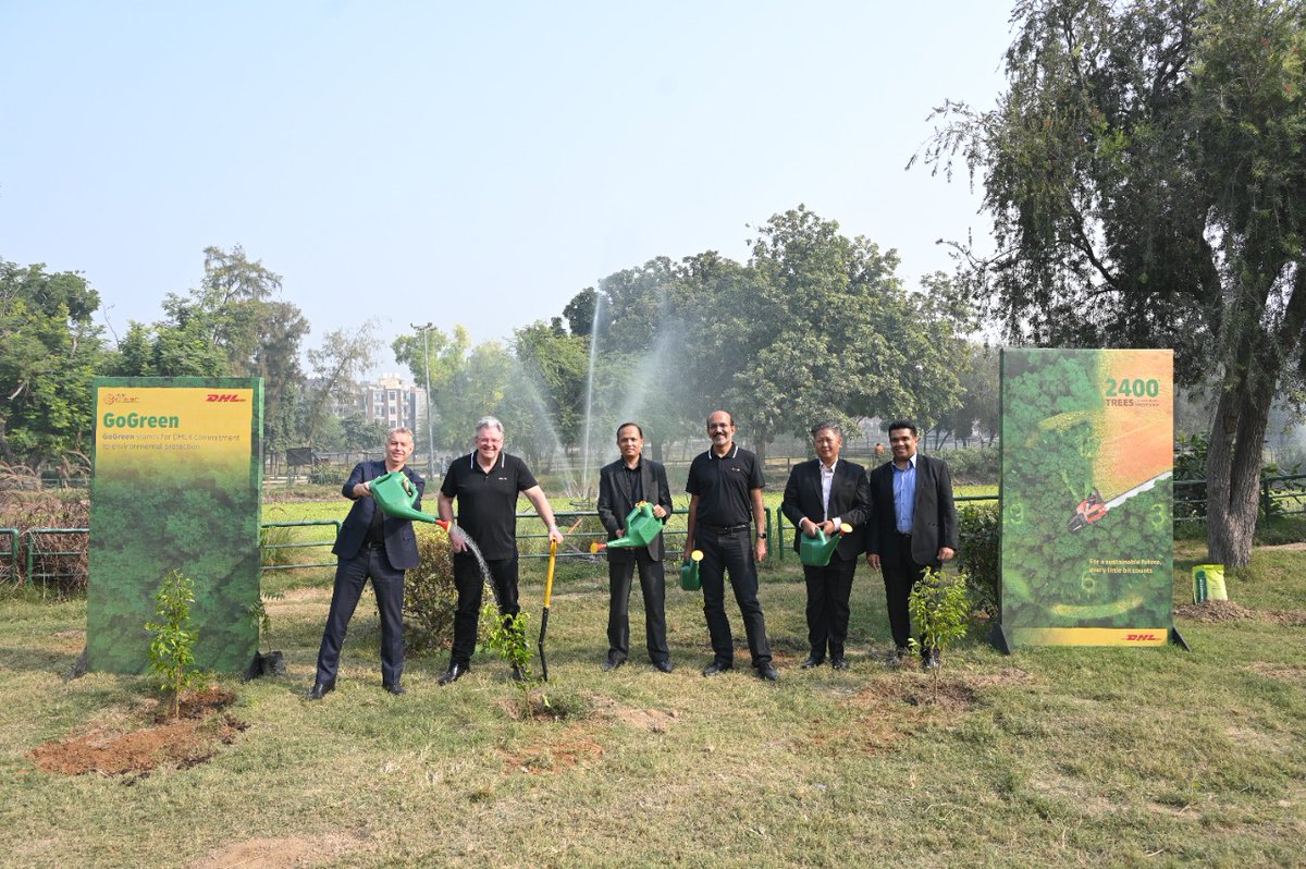 DHLExpressIndia's tweet photo. “When we plant trees, we plant the seeds of love and hope.”
With this goal in mind, #DHLExpressIndia, in collaboration with @Sankalp_Taru planted 300 plants today at Ashoka Park, Okhla, Delhi, and donated 33455 Euros towards the foundation. https://t.co/CYn5egSEwX