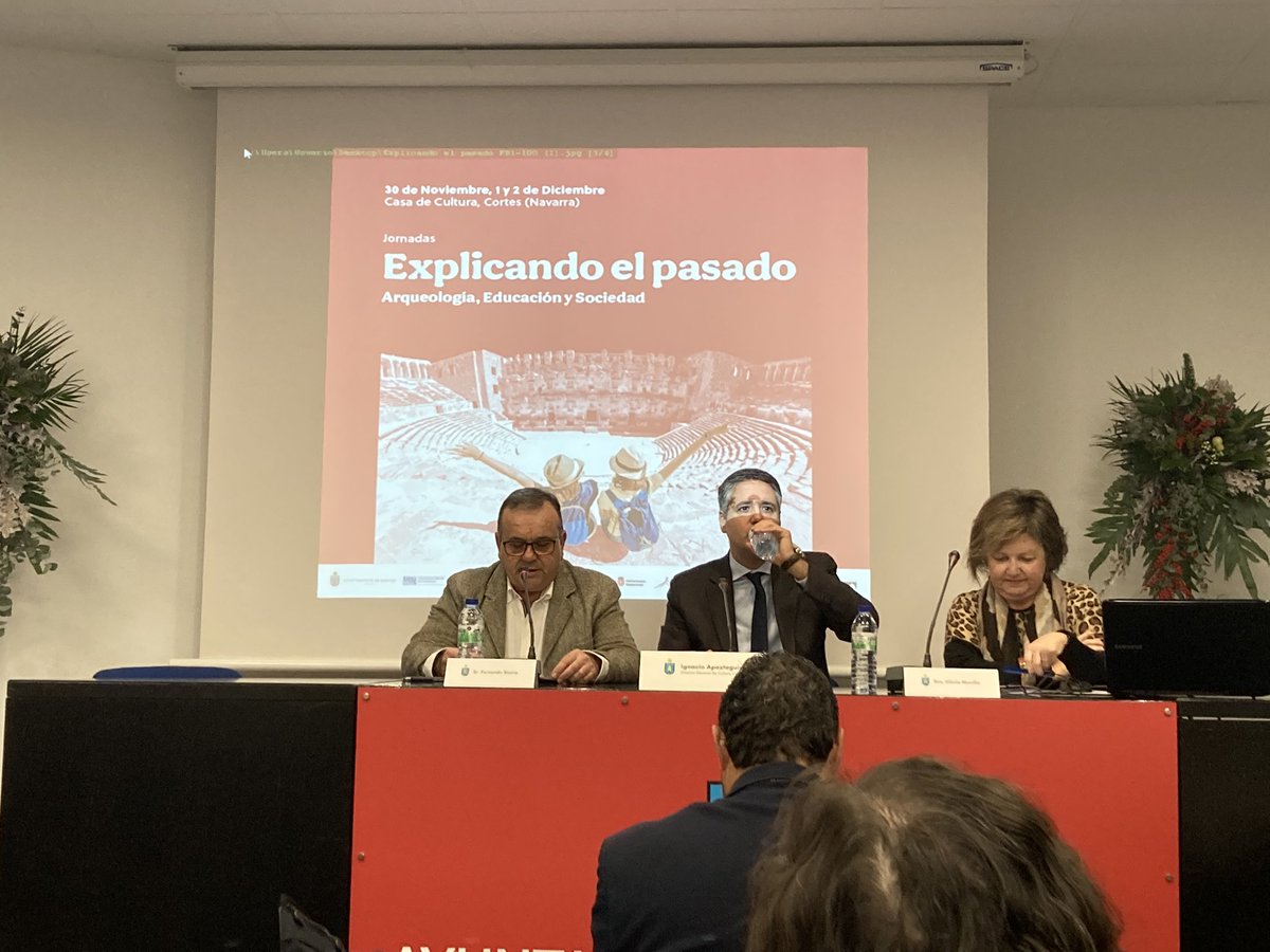 accion_si's tweet photo. Empezamos las jornadas “Explicando el pasado. Arqueología, Educación y Sociedad” #FernandoSierra #GloriaMubilla @iapemor #AyuntamientoCortes #AltodelaCruz @UOCuniversidad #arqueología #educación https://t.co/AxMw6pplE9