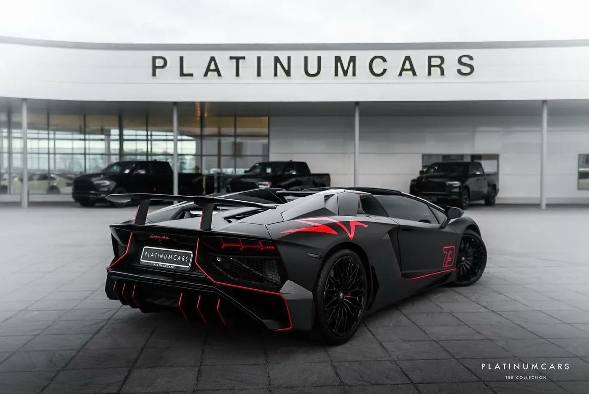 Fullspekket Lamborghini Aventador LP 750-4 SV Roadster helfoliert med Hexis #HX20NPRS og #HX20200B. Lyktene er tonet med #HEXLIGHTS1 og vinduene med den nanokeramiske solfilmen #MAJESTIK25. 
Repostet fra Instagram buff.ly/3ENJrRi