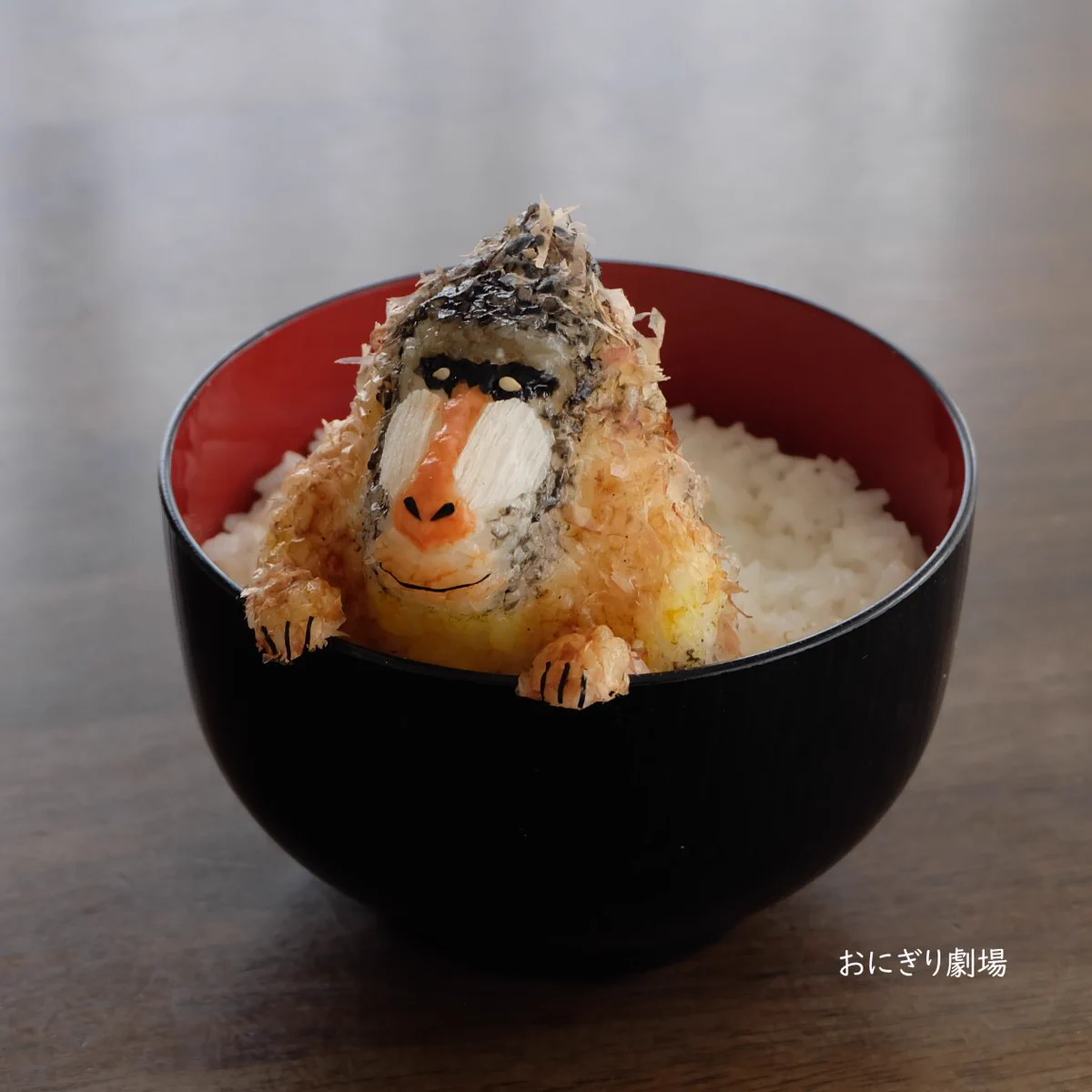 食材や調味料で作ったとは思えないクオリティの高さ･･･！ある動物をモチーフにしたおにぎり！