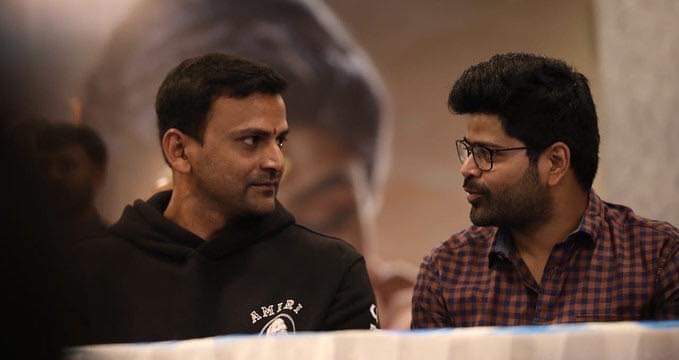 haritweetsvk's tweet photo. ಇದು  ಸ್ನೇಹದಿಂದ, ಸ್ನೇಹಕ್ಕಾಗಿ, ಸ್ನೇಹಕ್ಕೋಸ್ಕರ ಆರಂಭವಾಗಿರುವ ಜರ್ನಿ. ನಿಮ್ಮಿಬ್ಬರಿಗೂ ದೊಡ್ಡ ಯಶಸ್ಸು ಖಂಡಿತಾ ಸಿಗುತ್ತದೆ. 
@Dhananjayaka @dr_bhushana
@daali_pictures @DaaliFans
#tagarupalya 
#premamruta https://t.co/tnaMcUkcg7