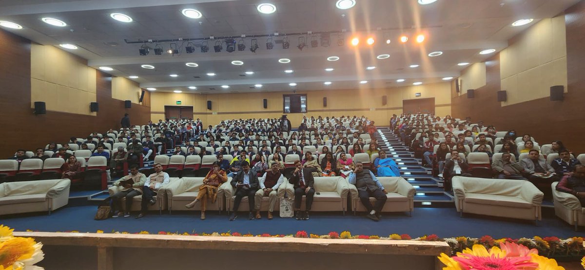 archanasharmagv's tweet photo. #Technology makes it possible!
Waking up early morning, eager to speak to #school #children at #IUAC #India about #Physics #SDGs #GirlsInSTEM and #CERN on the occasion of his birth #anniversary https://t.co/OFI6bOn2Hw
#jcbose #Indian #Science #scienceeducation https://t.co/2EWl3nknMB