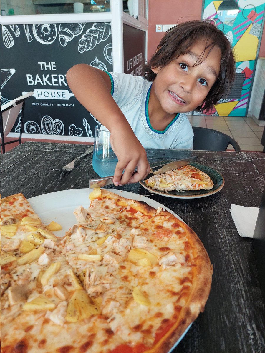 HowdyasayNiamh's tweet image. Lunch at #Azuri #Mauritius #Christmas is in the air