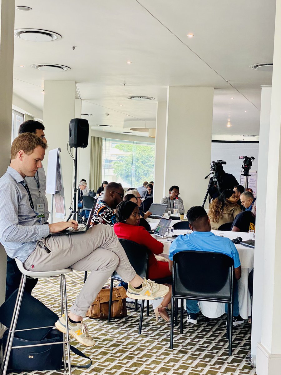ryankatayi's tweet photo. Attending the @WE4FGCD Annual Convention in Sandton representing @farmhutafrica with Agripreneurs from Africa and Asia. Great conversations ongoing on the future of agriculture, climate adaptation and mitigation. https://t.co/CQDZyozQWT