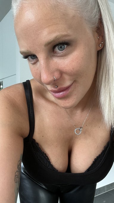 Und - wie viel % der Weihnachtsgeschenke f&uuml;r dieses Jahr habt ihr schon zusammen? Ich hab tats&auml;chlich<a href="/tag/fashion"class="tags"><span>#fashion</span></a><a href="/tag/lifestyle"class="tags"><span>#lifestyle</span></a><a href="/tag/blonde"class="tags"><span>#blonde</span></a><a href="/tag/weekend"class="tags"><span>#weekend</span></a><a href="/tag/wetlook"class="tags"><span>#wetlook</span></a>