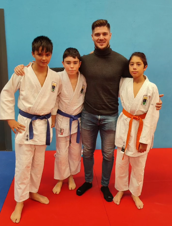 lfimoliere's tweet photo. Nos élèves du #LFIM sont à l'école de #judo de Villanueva de la Cañada. Ils ont participés à une compétition en équipe le week-end dernier.
Super à Hamza, Thomas, Alan, Hugo, Bastian. 👏🥋
@JudoMadrid @soylfim #jesuislfim @mlfmonde @aefeinfo @Aefe_zei #VillanuevaDeLaCañada https://t.co/A2uVVIPDy6