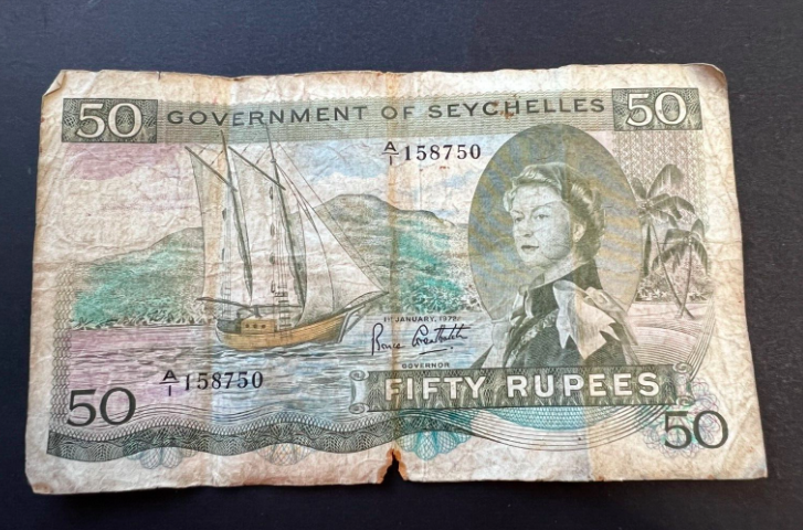 CavalierCoins's tweet image. Check out this item, which will be going live on our Auction on Ebay Thursday 01/12/22 !! 
Unusual Collectable Seychelle 50 Rupee note 1972 (hidden message) 
#collectablebanknotes #seychelles50rupees #hiddenmessagenotes #papermoney #rarebanknotes #numismatics #unusualbanknotes