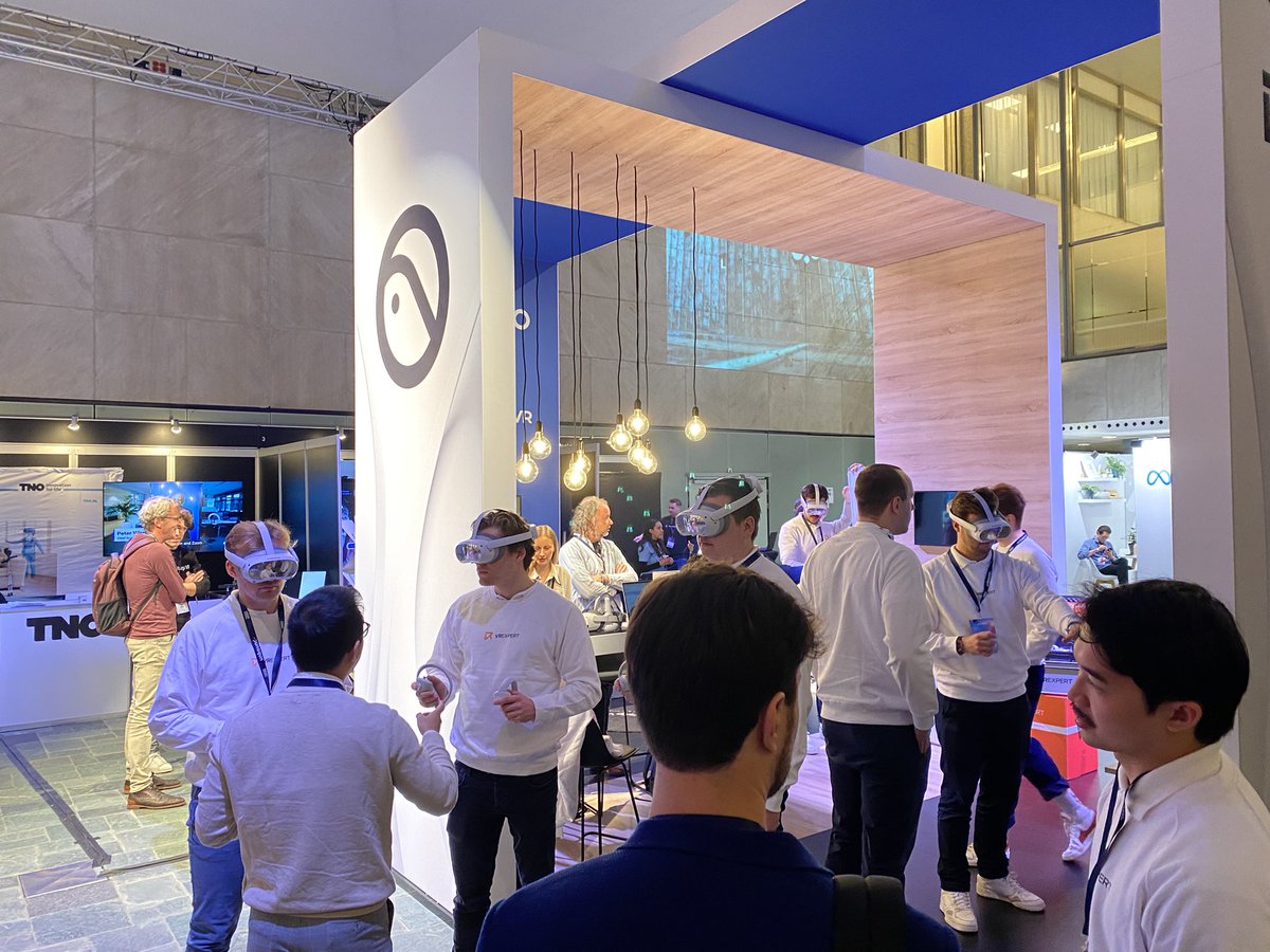 artarmin's tweet photo. At #VRDays in #Rotterdam at #dedoelen. Getting crowded every minute. Some booths are still preparing themselves. 👾 https://t.co/GvyXoV5Gjc