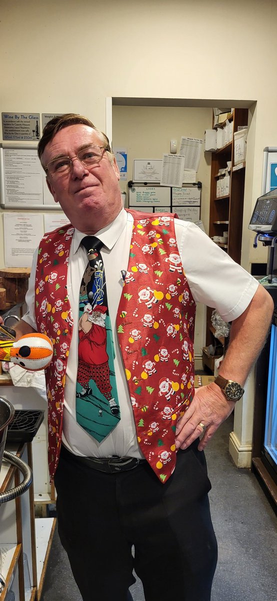 Brian our Bar manager starting the festive season off in style 😎  looking at his tie we know now that even santa plays golf 🎅🤭

#santa #christmastie #festive #Christmasjumper #get merry #Christmastheme #christmastime #christmas2022 #Xmas #santashelper