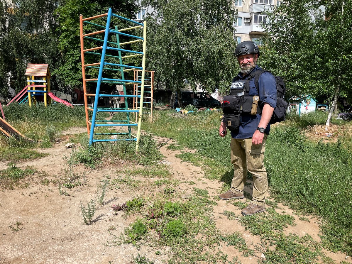 CunninghamCSky's tweet image. So proud of our whole team! They’re the best in the business and it’s an honour to run around telling these incredible stories with them!
@AlexCrawfordSky @artlysak Jake Britton Jake Jacobs and the Mishas ♥️

Our piece from Lysychansk for @SkyNews: 
youtu.be/Ibdo5msrqbw