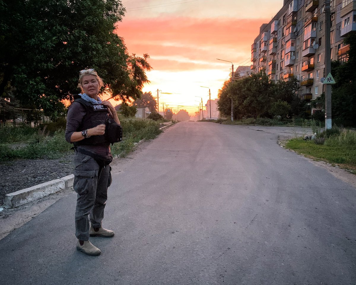 CunninghamCSky's tweet image. So proud of our whole team! They’re the best in the business and it’s an honour to run around telling these incredible stories with them!
@AlexCrawfordSky @artlysak Jake Britton Jake Jacobs and the Mishas ♥️

Our piece from Lysychansk for @SkyNews: 
youtu.be/Ibdo5msrqbw