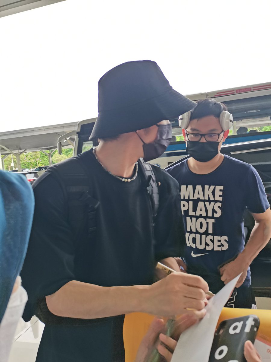Akari_Moon_Zhu's tweet photo. He is so handsome ❤️❤️❤️❤️#WelcomeYanqiZhangtoIndonesia #ZhangYanqi #张颜齐 https://t.co/g2cyJHh1aF