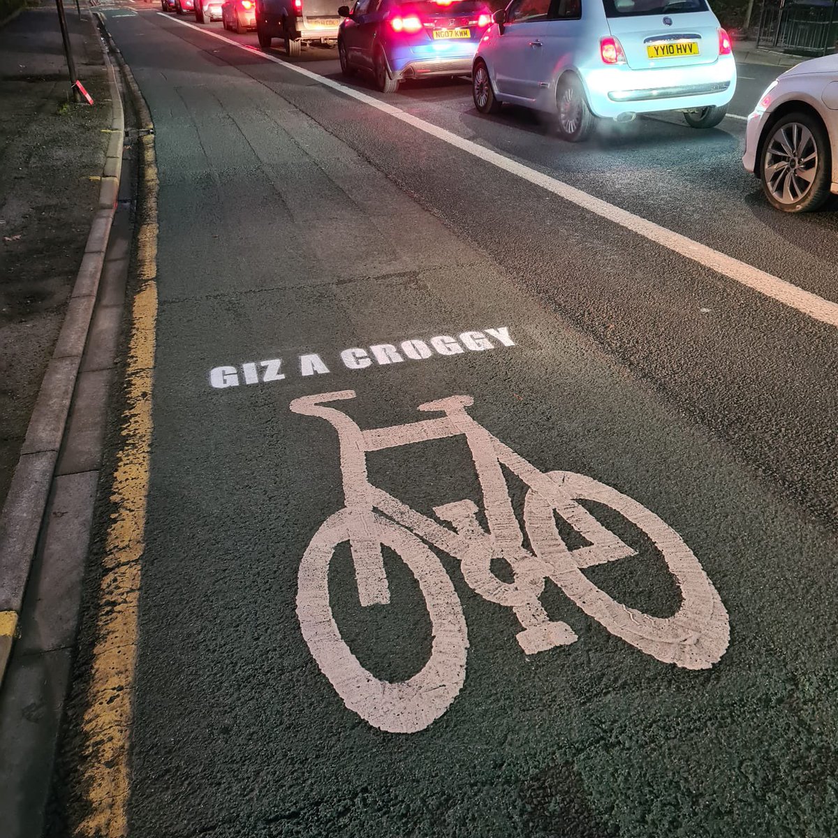 DaveHarrisonGo's tweet photo. Spotted by a pal on a cycle lane in Hull…… https://t.co/gKpWVjTH8c
