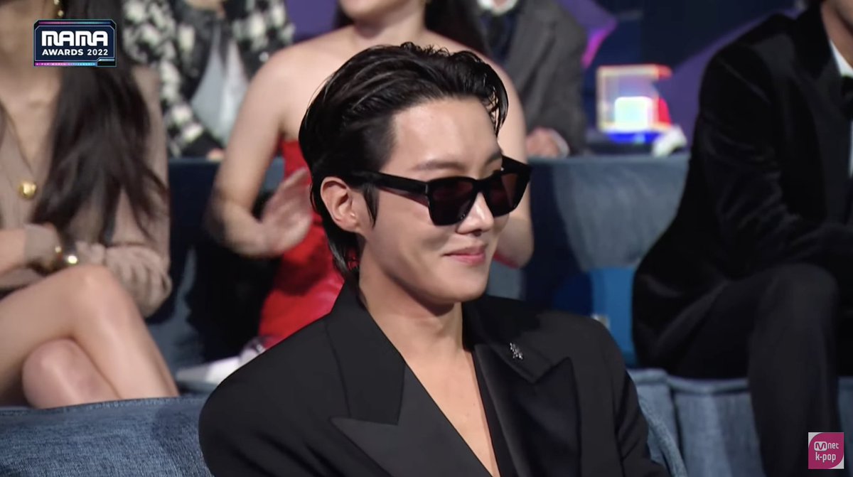 ryuminating's tweet photo. Don't mind me, I'm just gonna post ss of Hobi whenever I get the chance. 🥺

#JHOPEatMAMA2022 #JHOPExMAMA https://t.co/GTIDBCCEpv