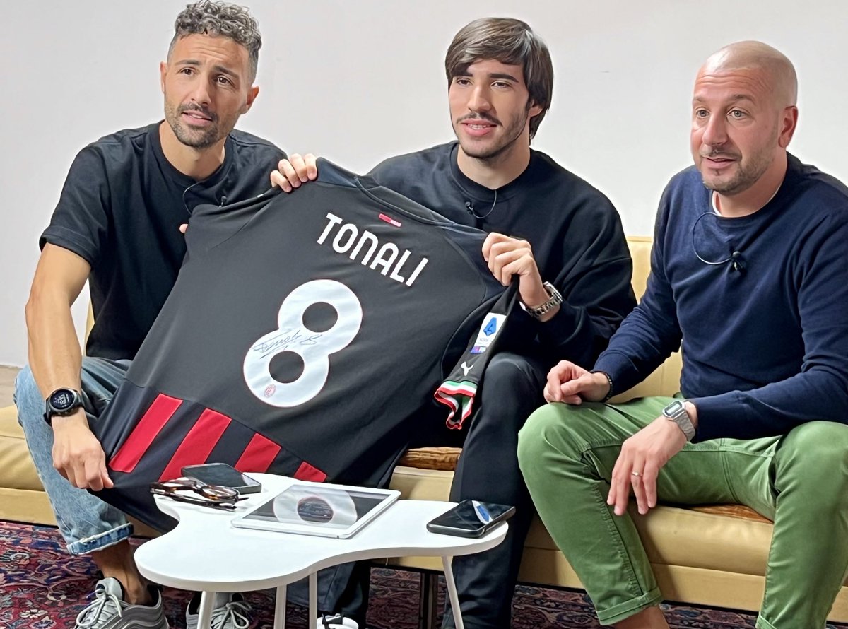 fabio_tocco's tweet photo. Un pomeriggio con Sandrino #Tonali
Guarda il video: https://t.co/9FNnbdY6W6

#Milan #chefaticalavitadabomber 
Grazie @OneFootball https://t.co/62NpjnAzbW