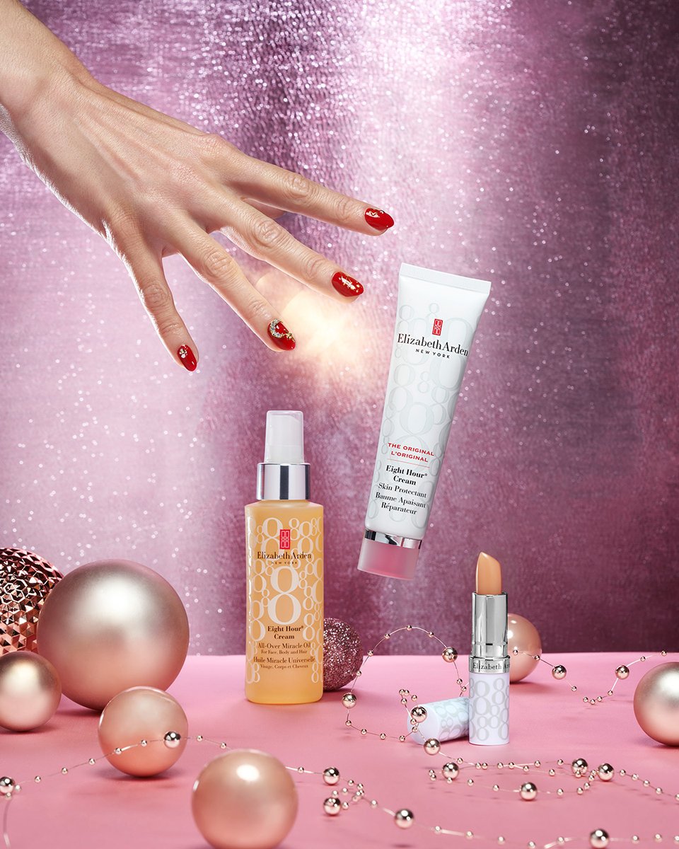 EArdenSA's tweet photo. Looking for Christmas gifts?
There is no better gift for moisture-starved skin than hydration from head to toe. These essential cult classics not only soothe and protect, they perform magic 😉
#ElizabethArden #EightHourCream #HolidayGifts #SkincareGifts #HydratedSkin https://t.co/UmlJxbbjWX