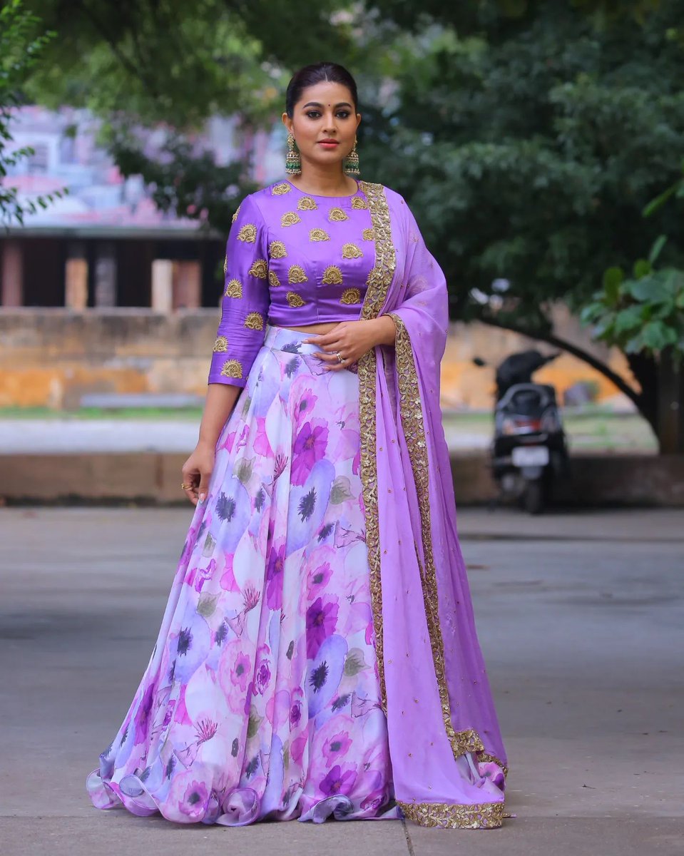 kolly_web's tweet photo. Stunning...#sneha✨💜🌟 https://t.co/bFSwWKxUc1