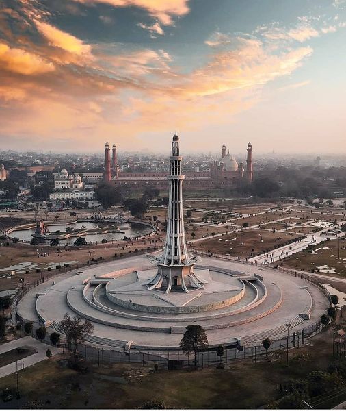 DiscoverpakTv's tweet photo. View of Lahore 🇵🇰
#Lahore #Pakistan #MinarePakistan #BeautifulPakistan #DiscoverPakistan #SabSePyaraPakistan https://t.co/jkItKKqWDt