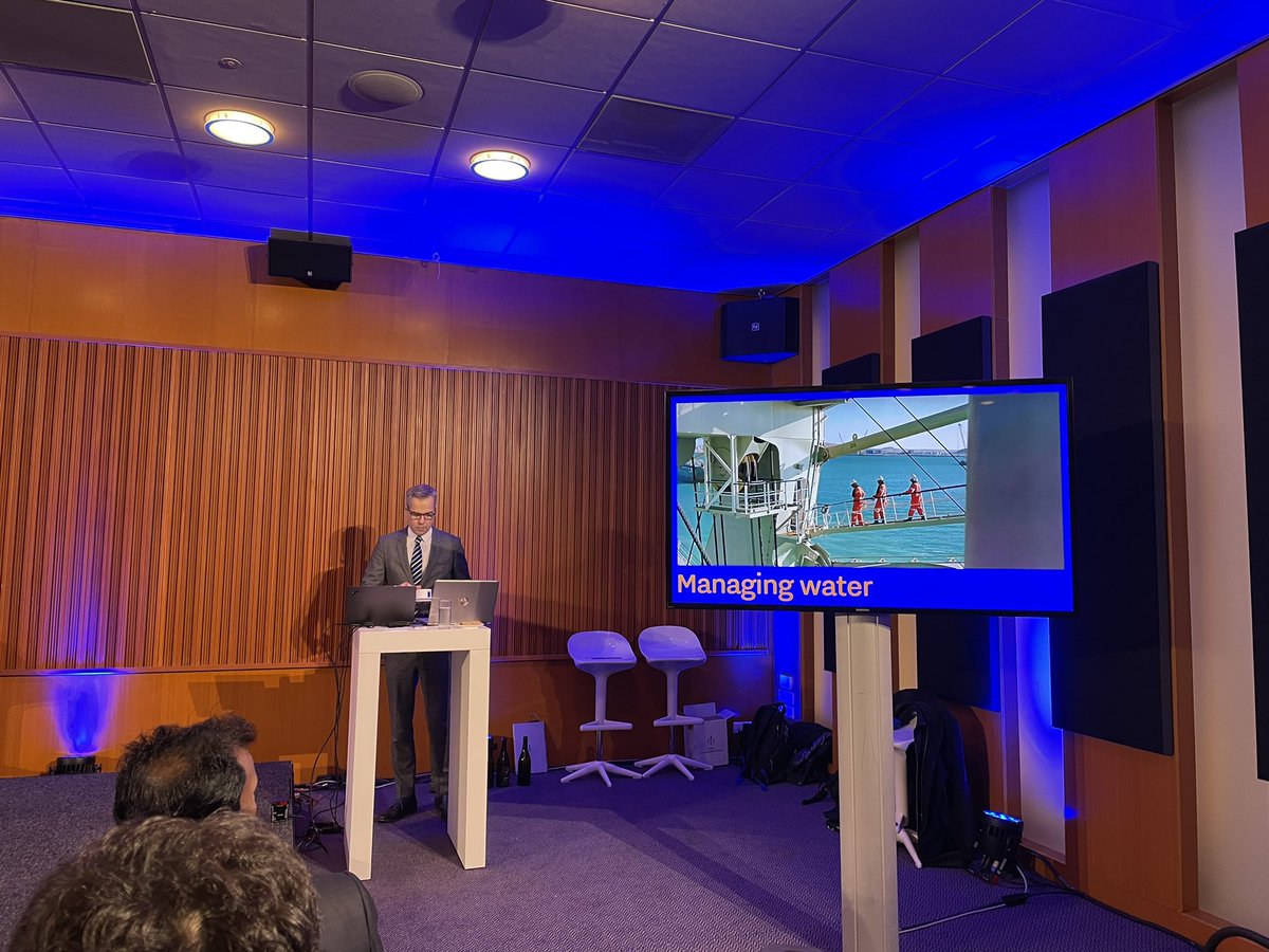 Presenting HEAVENN at the green hydrogen masterclass of #oeec #rvo #heavenn