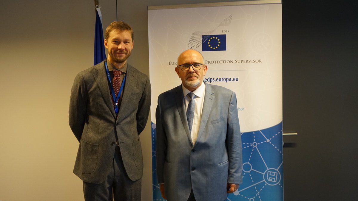 Today, #ENISA &amp; <a href="/EU_EDPS/">EDPS</a> signed a Memorandum of Understanding establishing their strategic #cooperation framework, to promote a joint approach to #cybersecurity aspects and #dataprotection. 

Read more: europa.eu/!wjvYmk