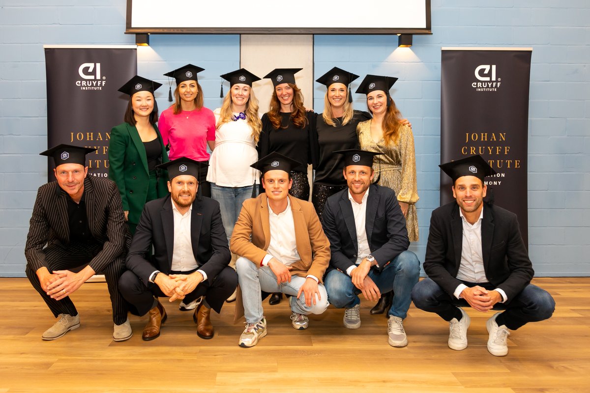 Van harte gefeliciteerd! Studenten vierden hun afstuderen van de Master in #Coaching. We wensen jullie veel succes in je loopbaan!

Wil jij je coaching ook versterken? 
Meld je nu aan voor de info-bijeenkomst en start in januari! 📝 bit.ly/3VitoSu

#CruyffGraduation