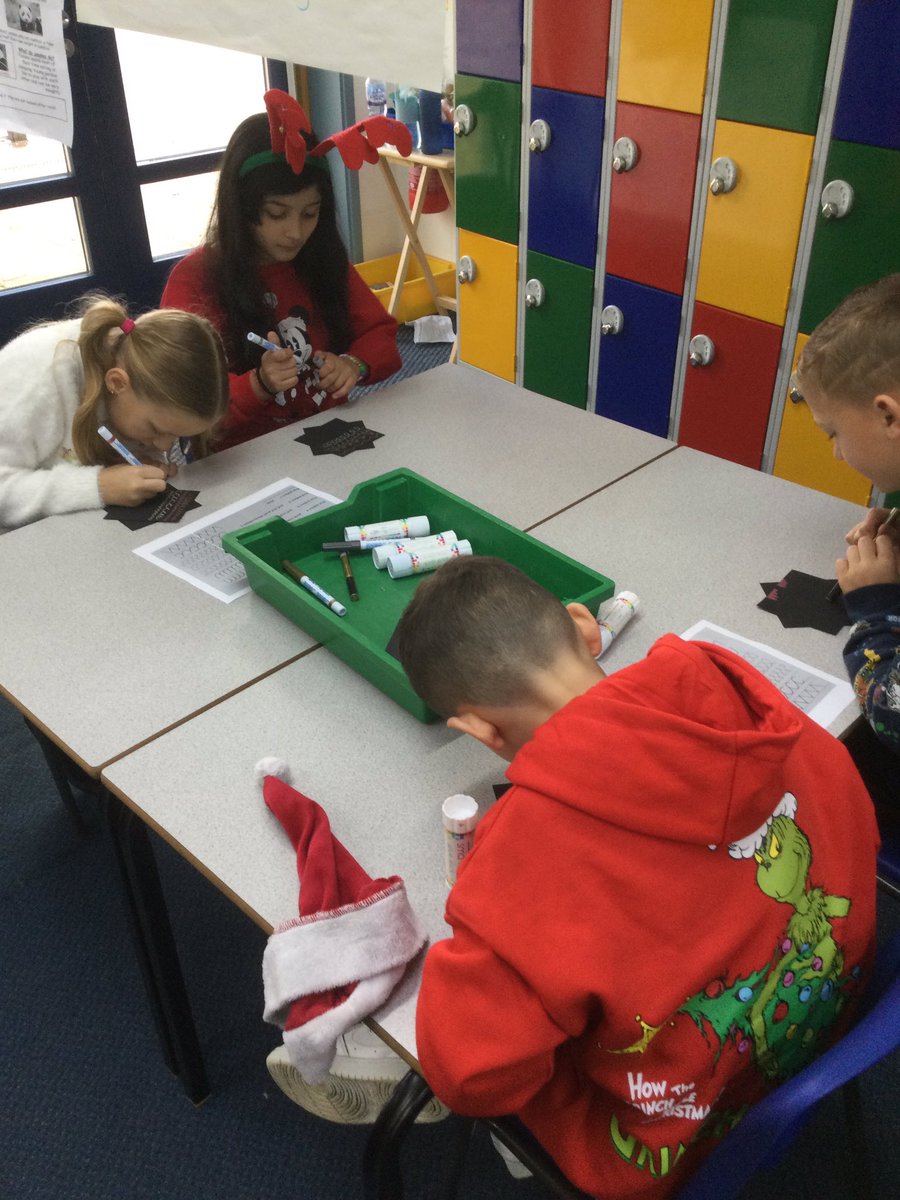 Y3StJamesNN5's tweet photo. Christmas craft day in full swing in year 3 🎅🏻🎄 https://t.co/gSwcOgXiHe
