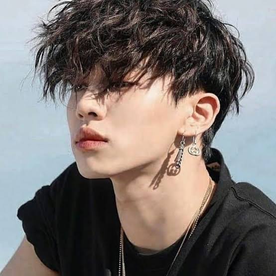 - Nuri Bilge Ceylan hakkında ne düşünüyorsun? 

- Üçünü de tanımıyorum güzelim.