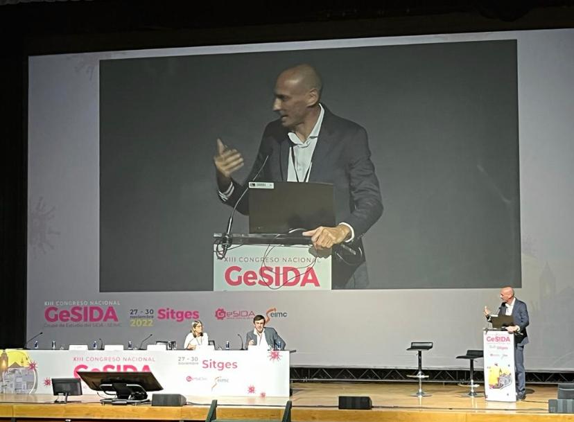 Hospital del Mar (@hospitaldelmar) on Twitter photo El Dr. <a href="/robertoguerri/">Robert Güerri</a> va participar ahir a #GeSIDA22 amb una ponència centrada en l'estratificació en el pacient amb infecció per #VIH
Assistència i #recerca centrades en les persones
@GeSIDA @IMIM_research #malaltiesinfeccioses #DiaMundialSida2022 #DMS2022 #1desembre El Dr. <a href="/robertoguerri/">Robert Güerri</a> va participar ahir a #GeSIDA22 amb una ponència centrada en l'estratificació en el pacient amb infecció per #VIH
Assistència i #recerca centrades en les persones
@GeSIDA @IMIM_research #malaltiesinfeccioses #DiaMundialSida2022 #DMS2022 #1desembre