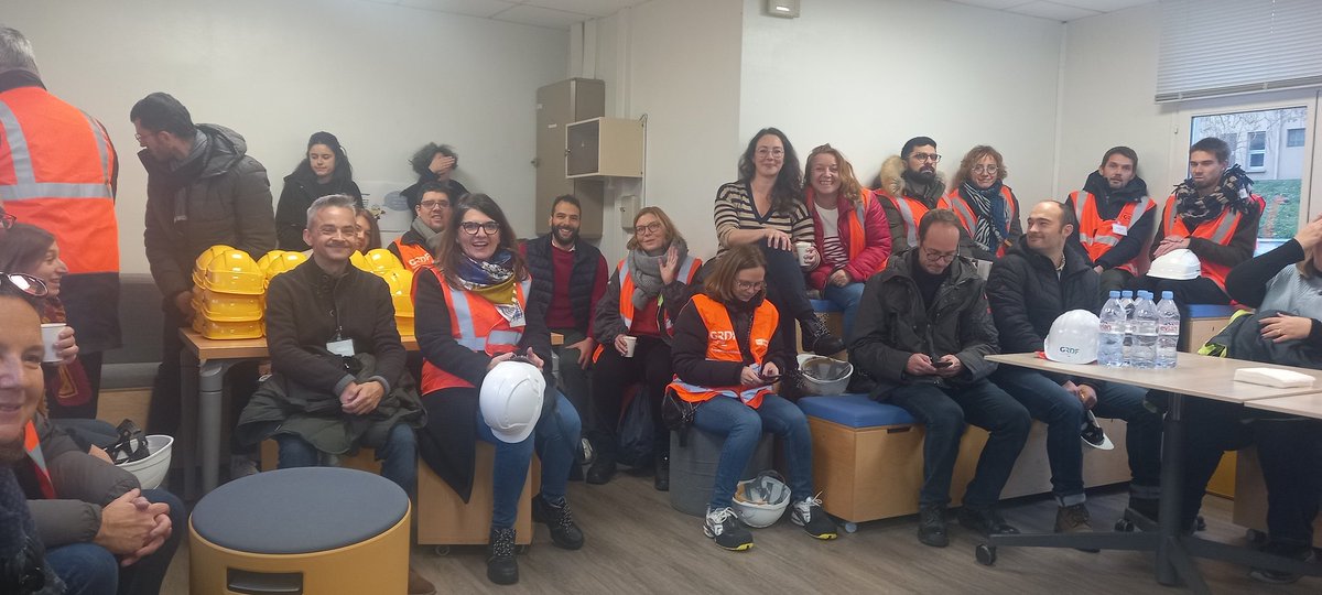 Toute la direction territoriale idf <a href="/GRDF/">GRDF</a> en visite du site <a href="/Storengy/">Storengy</a> à Beynes pour tout savoir sur le stockage souterrain  du gaz naturel et demain Hydrogène. merci @FloMourey pour avoir organisé cette visite.