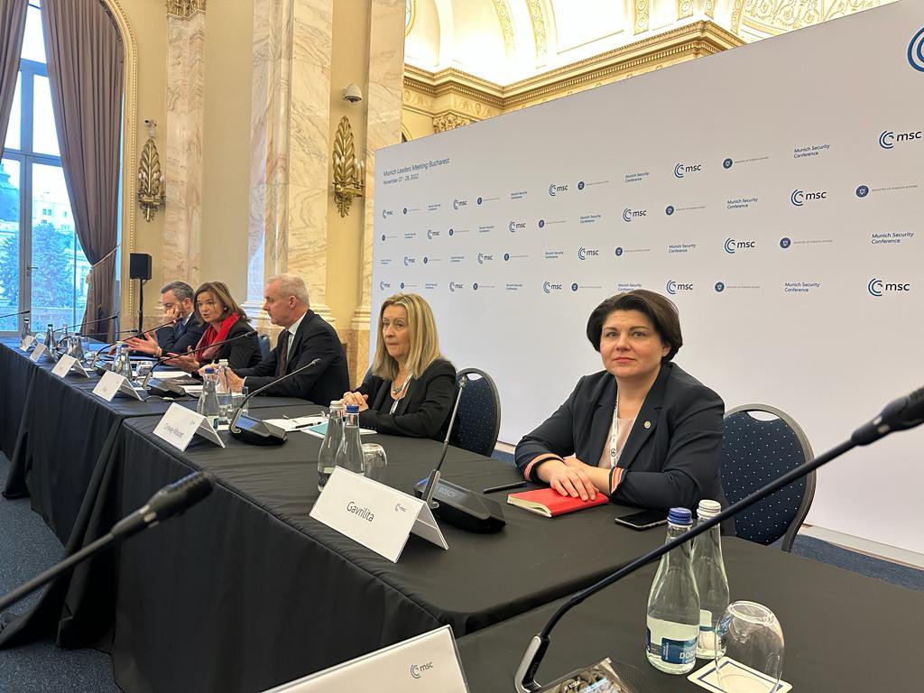 HConwayMouret's tweet photo. Ravie et honorée d’avoir participé ces deux derniers jours à la Munich Leaders Meeting à Bucarest pour aborder les sujets stratégiques et de sécurité sur notre continent et dans l’espace transatlantique. De riches rencontres et des débats passionnants. #MLMBucharest #Europe #OTAN https://t.co/UCTkyak5Dk