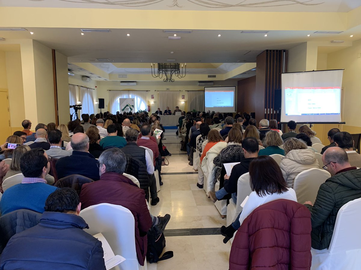 Comenzamos la formación provincial de equipos directivos en Cabra. Actividad provincial de <a href="/ceppriegomonti/">CEP Priego Montilla</a> <a href="/cepcordoba/">CEP Córdoba</a> <a href="/ceppenarroya/">CEP Peñarroya-Pvo</a> inaugurada por D. José Francisco Viso, Delegado Provincial de Educación. Gracias a los directivos por su esfuerzo y participación en estas jornadas