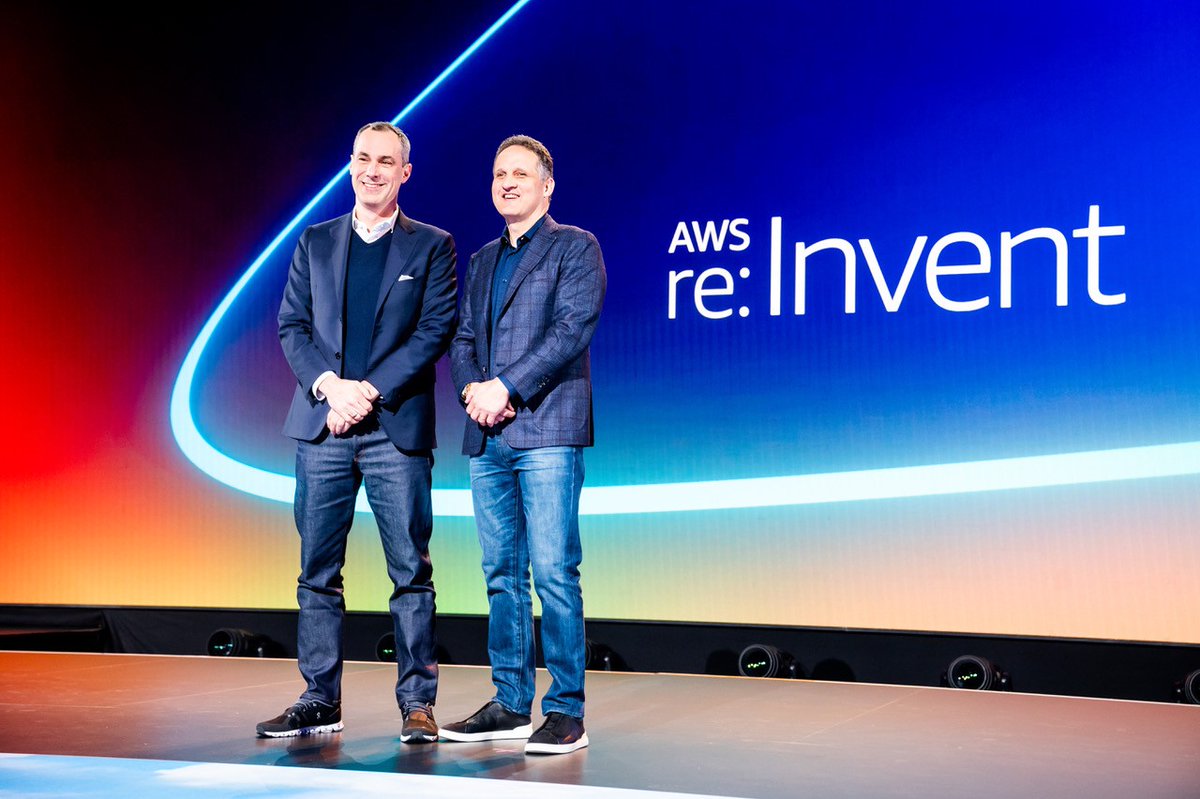 NeikeCedrik's tweet photo. Why are @Siemens &amp; @awscloud collaborating?

For one we enjoy working with @aselipsky. 😉

We also want to shape the fourth industrial revolution together.

And finally, we want the next industrial revolution to be environmentally sustainable – and socially responsible. 1/4 https://t.co/dUVgd0mfto