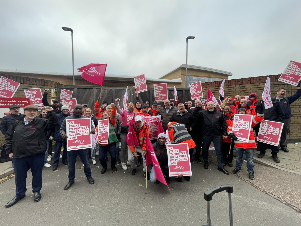DaveWardGS's tweet photo. I’ve just done BBC Breakfast. Now back on the picket line. The scenes up and down the UK are absolutely amazing. 

Uplifting. Victory to the CWU. https://t.co/m1UHG9h9xx