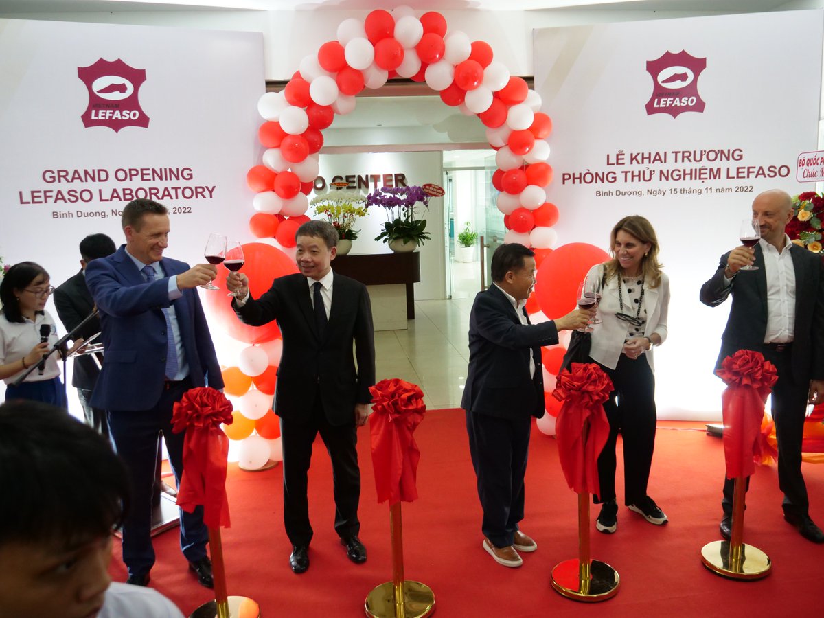 ITAHochiminh's tweet photo. On Nov 15, the "Grand Opening LEFASO Laboratory" successfully held in Binh Duong City. 
During the Opening, the presence of Mr. Ly Quoc Hung - Director of Science and Technology MOIT, President of ASSOMAC, ITA Director &amp; Mr. John Hooker - CEO of SATRA Technology.
#lefaso #ITA https://t.co/320DYVvTKM
