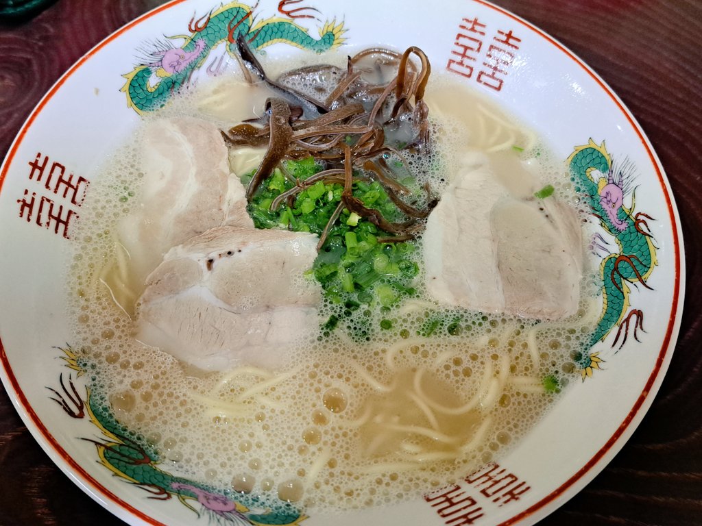 sagafoodlove's tweet photo. (店名)龍宝軒
(注文)焼めしおすすめー！
(一言)
白石にあるラーメン屋さん。カウンターと小上がりあり。ラーメンはもちろんですが、、絶対食べてほしいのが焼めしです！職人技の味付けでめちゃめちゃ美味しい！ギョーザもかなり人気だよー。お昼はかなり混むことがあるので要注意！
#佐賀グルメ https://t.co/mBI85ekSgd