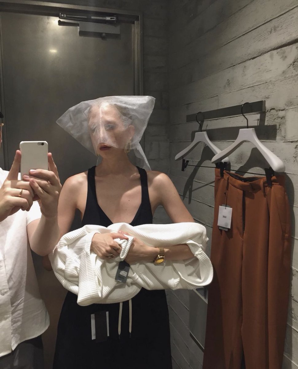 just a reminder of that one time in tokyo when i wanted to try on a t-shirt and they handed me a makeup-protection hood. https://t.co/LPjniMv0Mh