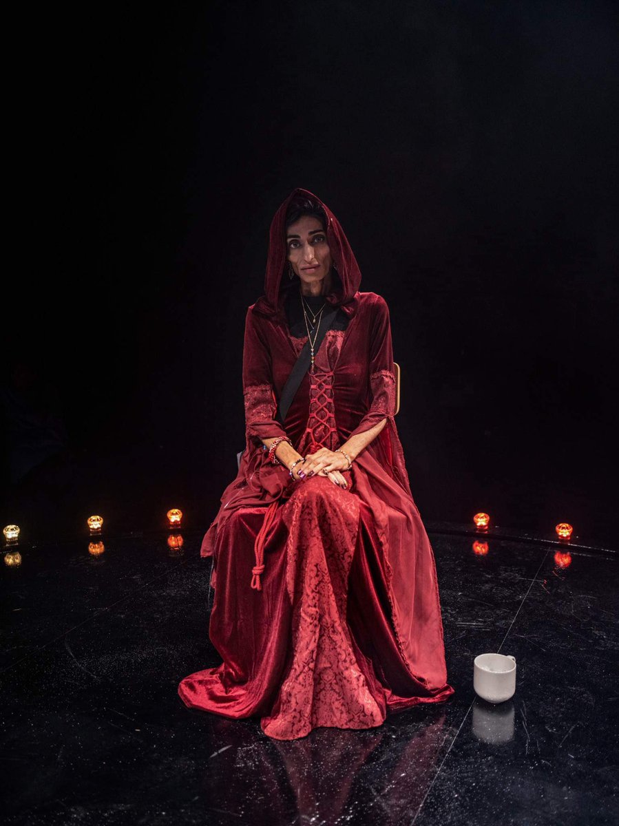 "I'll see you"  - Jeg ser deg 

Portrait of @shabanarehman76 taken during #Sløseridagene, which was a performance made by @infotraavik 
#artistportrait foto Tronn Hansen