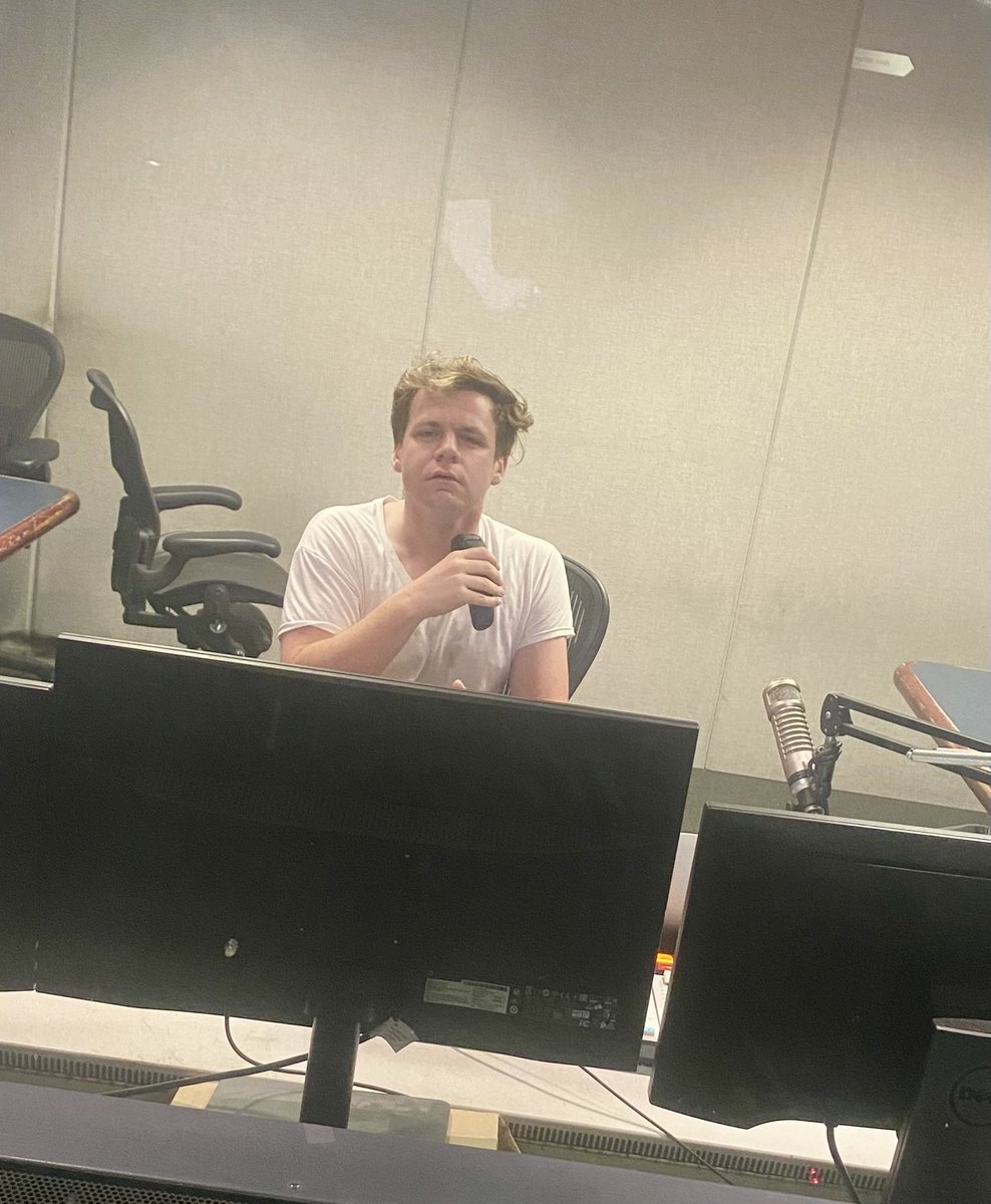 Ben Maller on Twitter "Paparazzo photo of BryanFenley multitasking