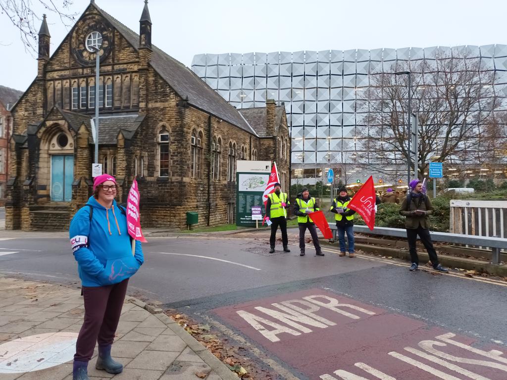 #NeverCrossAPicketLine at @UniversityLeeds' Willow Terrace Road entrance! #ucuRISING #FairPayInHE #WereWorthMore