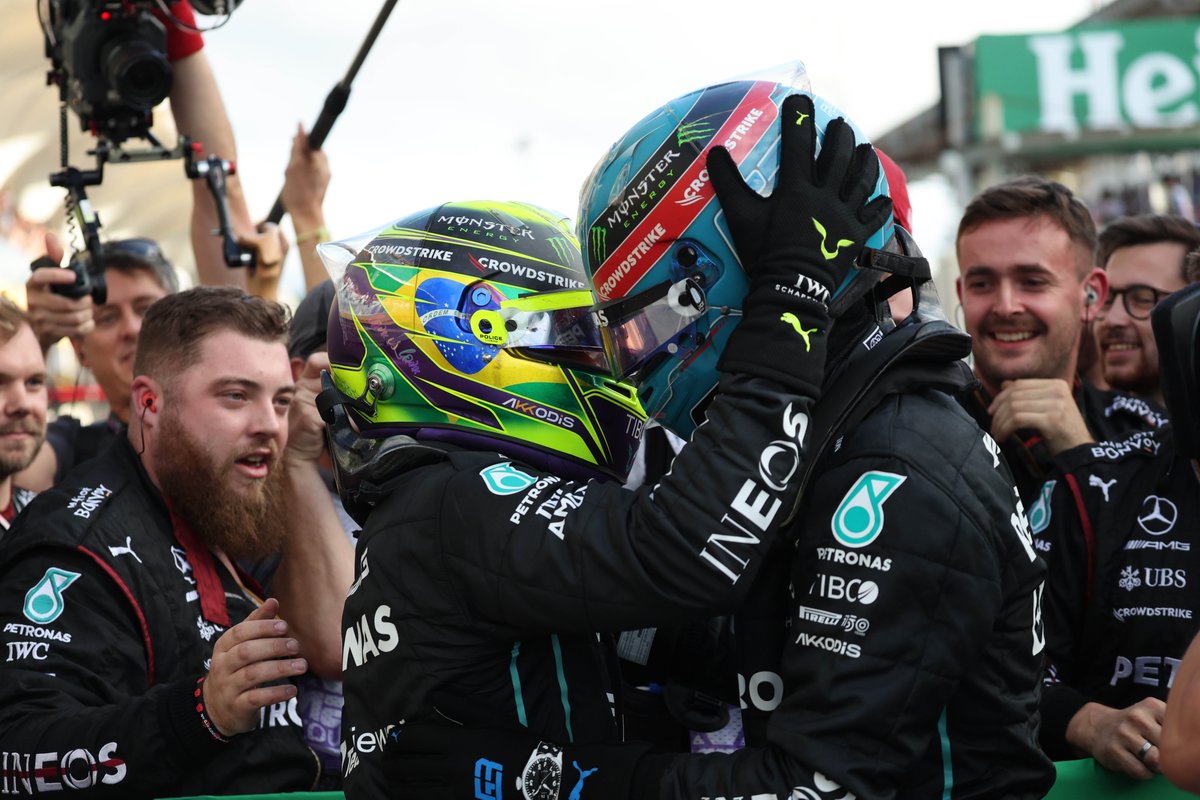 PET_Motorsports's tweet photo. Admin couldn't go without reliving the epic Brasil weekend 😛

Here's @MercedesAMGF1 being photogenic in Sao Paulo 📸

#OutRaceYourself #PETRONASMotorsports #PETRONAS #MercedesAMGF1 https://t.co/SIRwlGQ7OS
