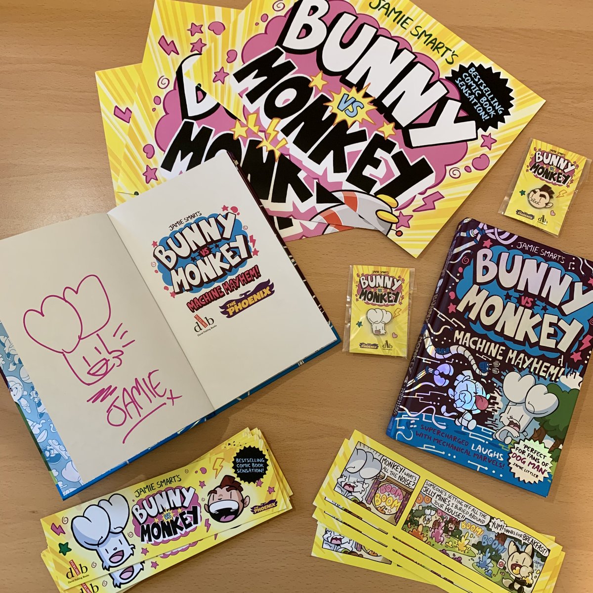 🌟🌟🌟 Win this awesome BUNNY VS MONKEY bundle of goodies! 🌟🌟🌟 ➡️ Follow & RT by 31/12 to win a copy of Machine Mayhem *signed* by @jamiesmart, bookmarks, posters & Bunny and Monkey pins! UK only - good luck! 🍀