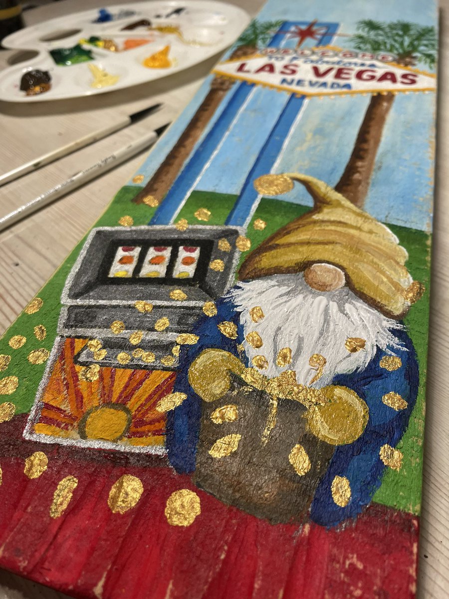 theLexp's tweet photo. Viva Las Vegas Baby! #hartart #vegas #gnome #travel #artwork #orginalart #gnomelover #lasvegas #theLexperience https://t.co/QXlhv6KDEK